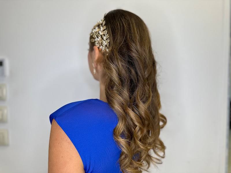 Laura Caride Peluquería e Imagen | Balayage y Alisado photo 4