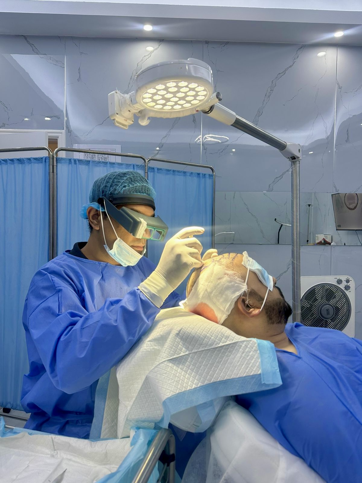 Dr Ahsen Farooque MD ABHRS USA Dhi Fue Fut Hair Transplant Surgeon Dubai 5