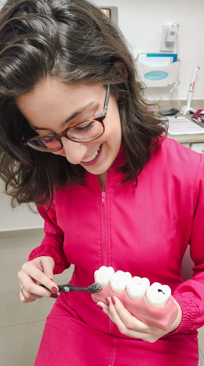Anna Carolina Vasconcelos - Dentista Endodontia em Copacabana