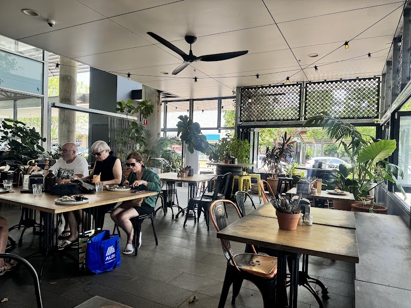 Ray's Cafe & Patisserie