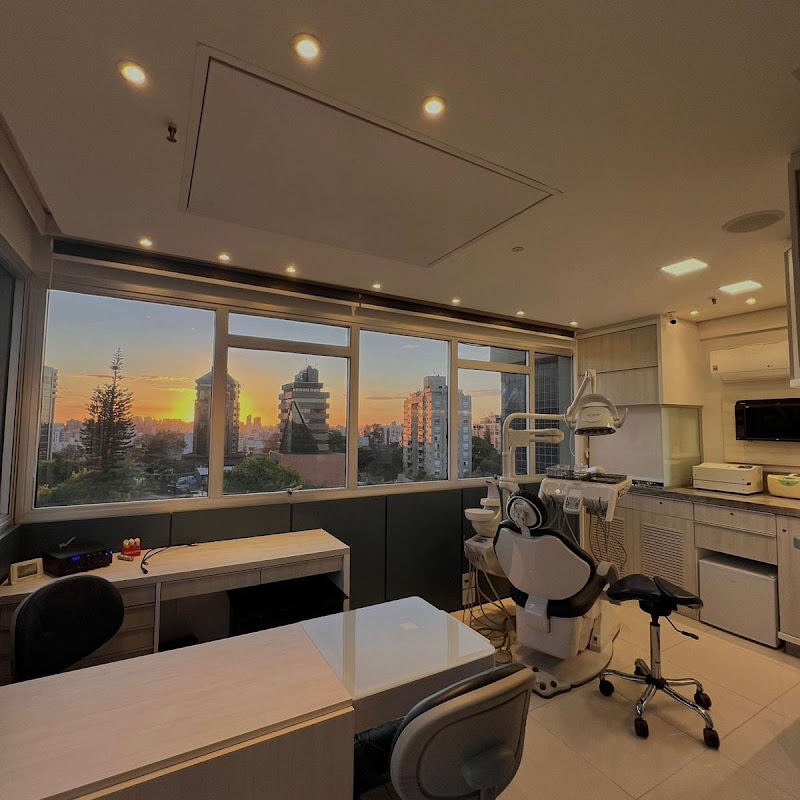 Dra. Carolina Zorzetto - Odontologia Restauradora e Estética