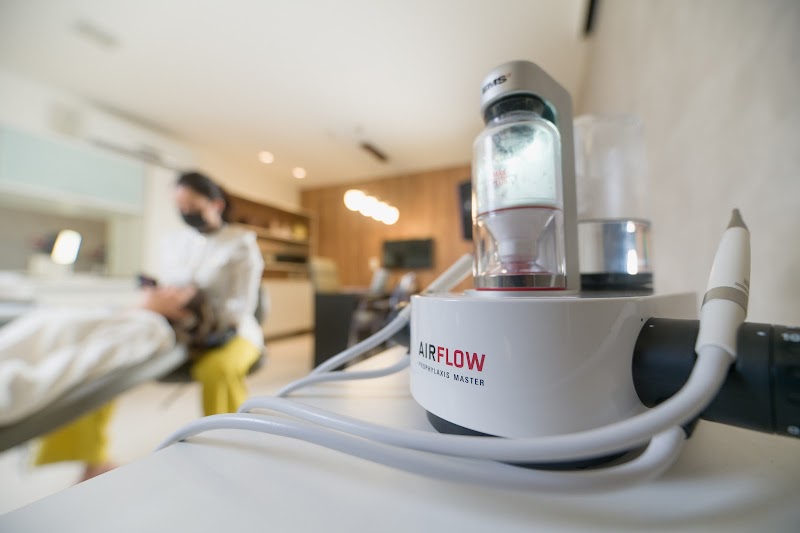 Dra. Lais Cabral | Clareamento e Lentes de Contato Dental em Maceió - foto 4