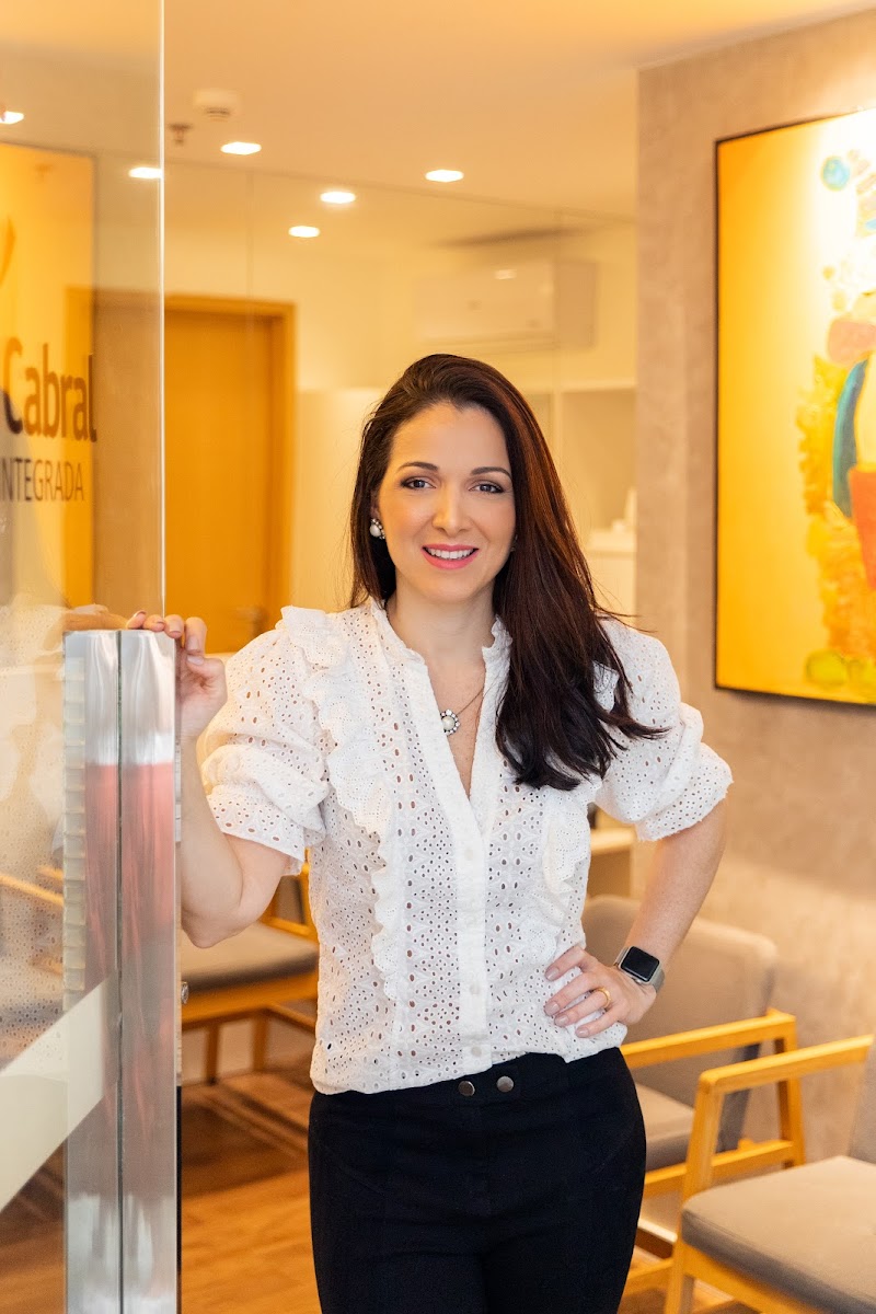 Dra. Lais Cabral | Clareamento e Lentes de Contato Dental em Maceió - foto 2