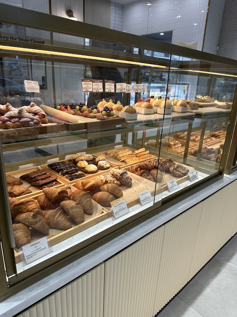 Tous les Jours Bakery Cafe photo 4