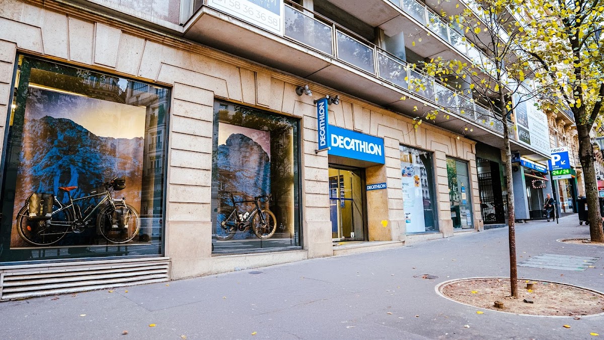 Decathlon Paris Wagram, vue extérieure