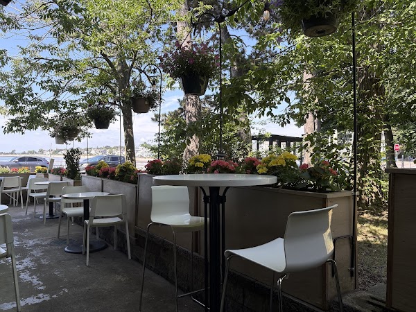 Pomona Cafe & Wine Bar