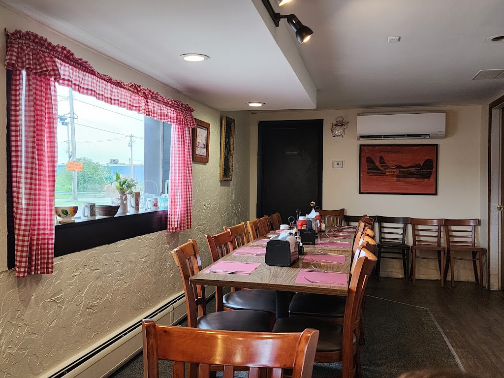 Chase’s Family Restaurant & Hide-Away Lounge