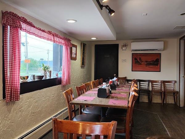 Chase’s Family Restaurant & Hide-Away Lounge