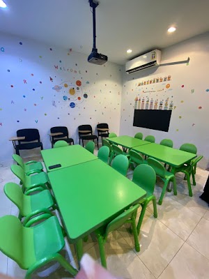 مركز رواد اللغة