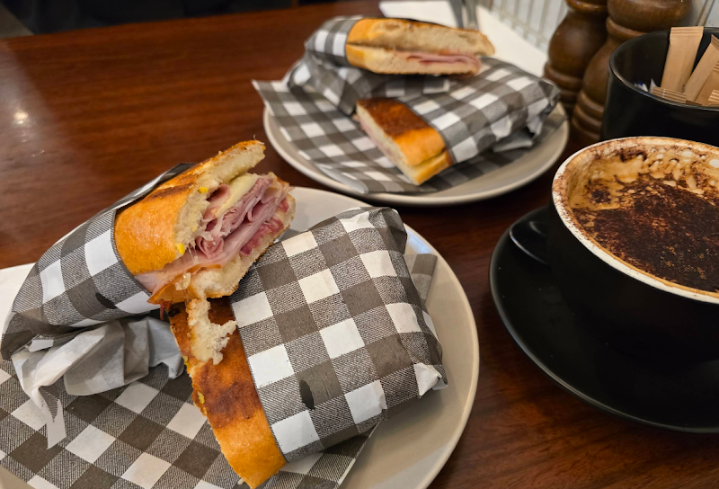 La Famiglia Cafe photo 3