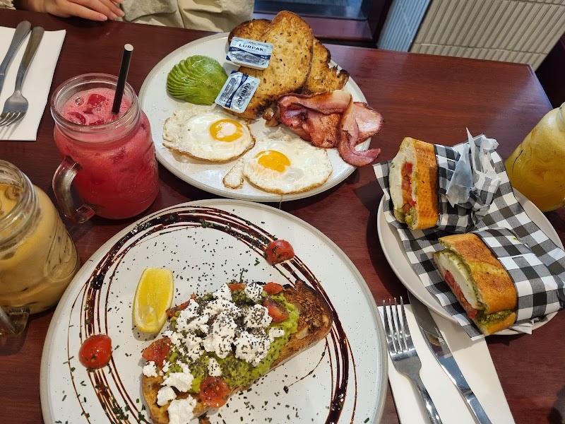 La Famiglia Cafe photo 8