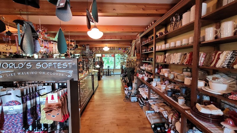 Red Mill Gift Shop, Coffee Shop, Ice Cream Parlor & Wedding Chapel photo 4