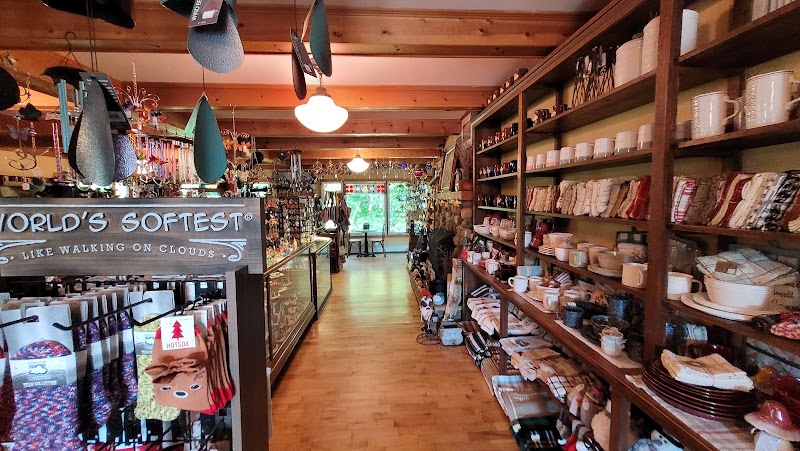 Red Mill Gift Shop, Coffee Shop, Ice Cream Parlor & Wedding Chapel photo 4