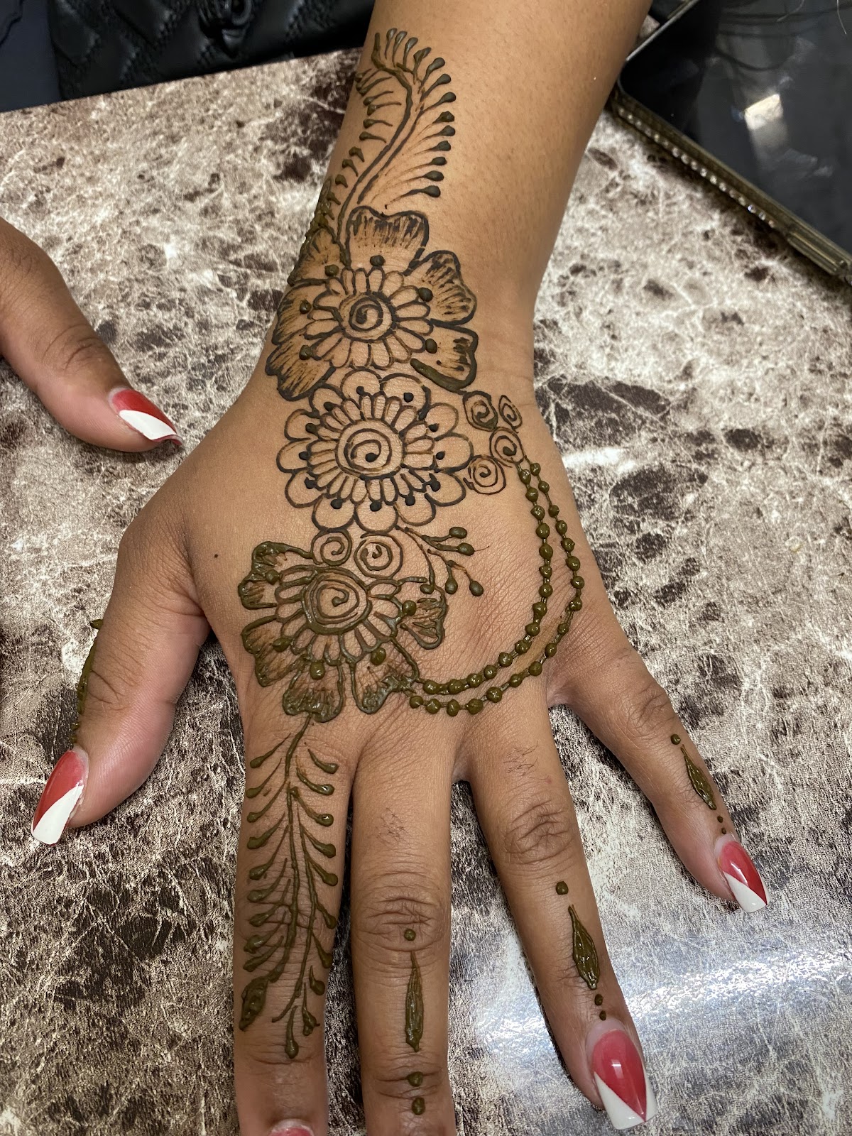 Classic Eyebrows Threading & Henna Tattoo tattoo work — photo 2