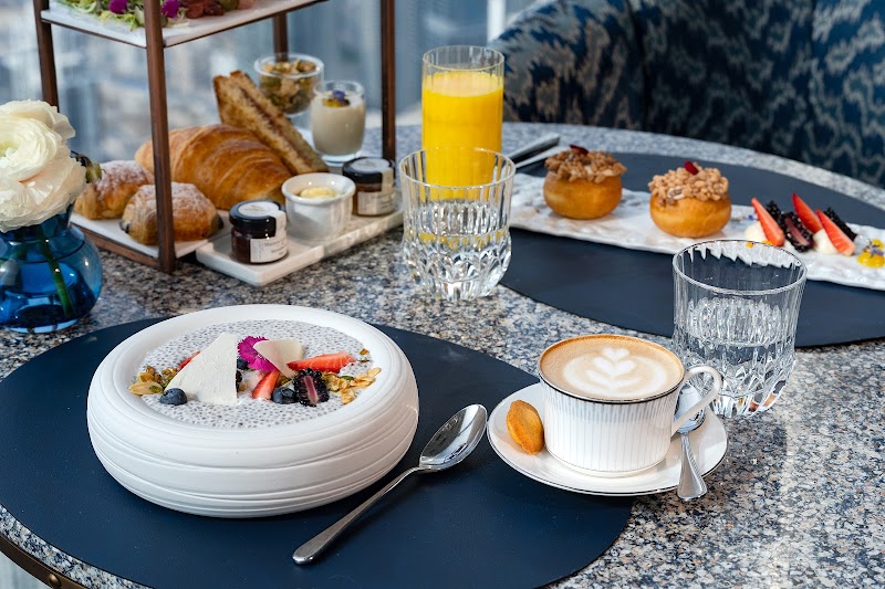 Atmosphere Burj Khalifa photo 3