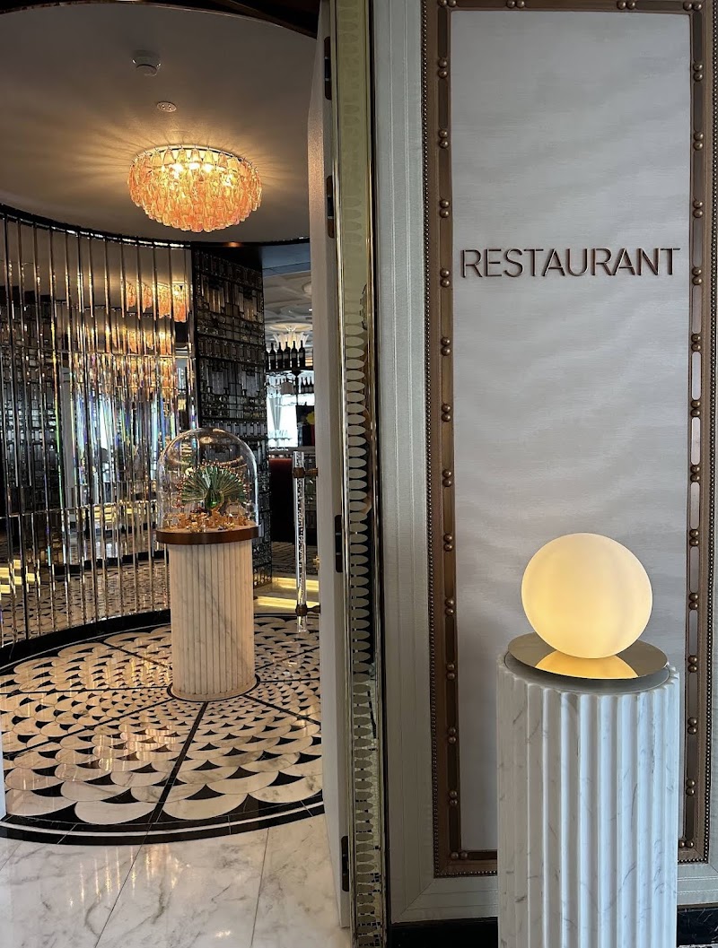 Atmosphere Burj Khalifa photo 5