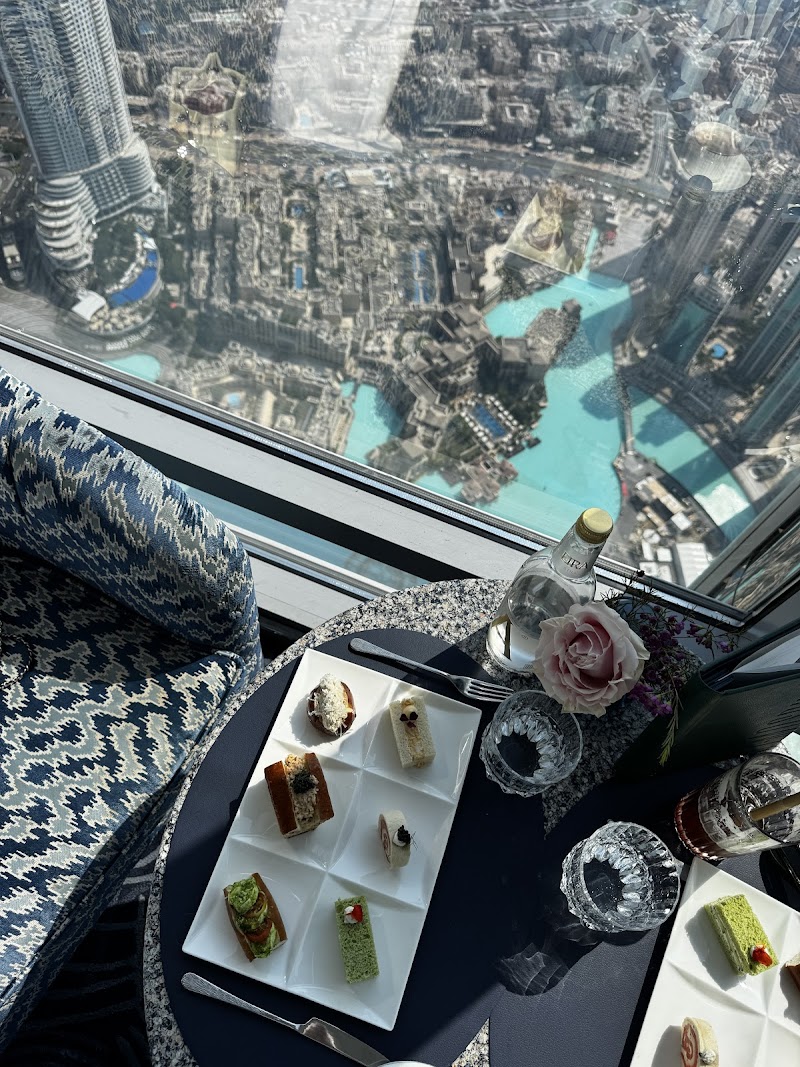 Atmosphere Burj Khalifa photo 6