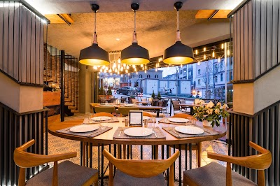 Mivan Restaurant Cafe - Restoran