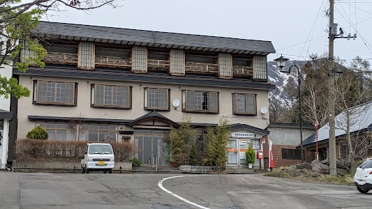 赤格子館
