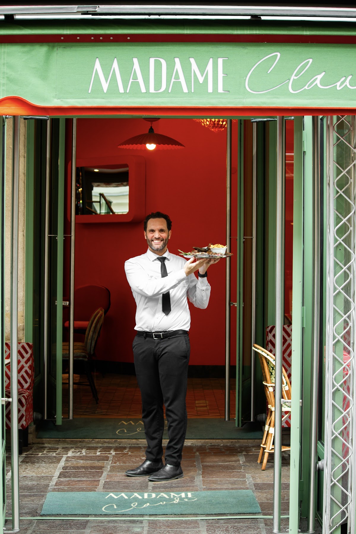 Madame Claude, vue extérieure