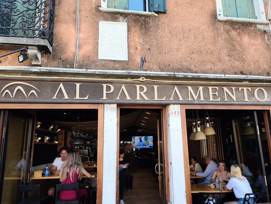 Al Parlamento fotoğraf 1