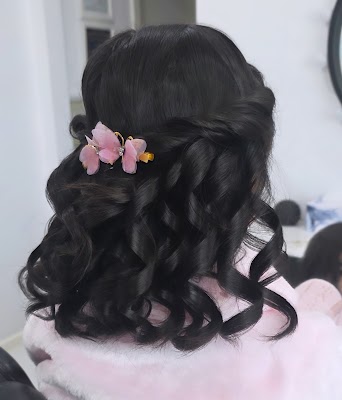 MakeOver By Rachna Hair -Beauty-Make up Salon photo 2