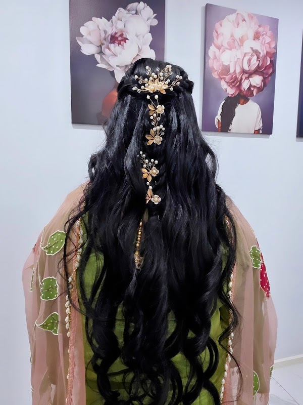 MakeOver By Rachna Hair -Beauty-Make up Salon photo 1