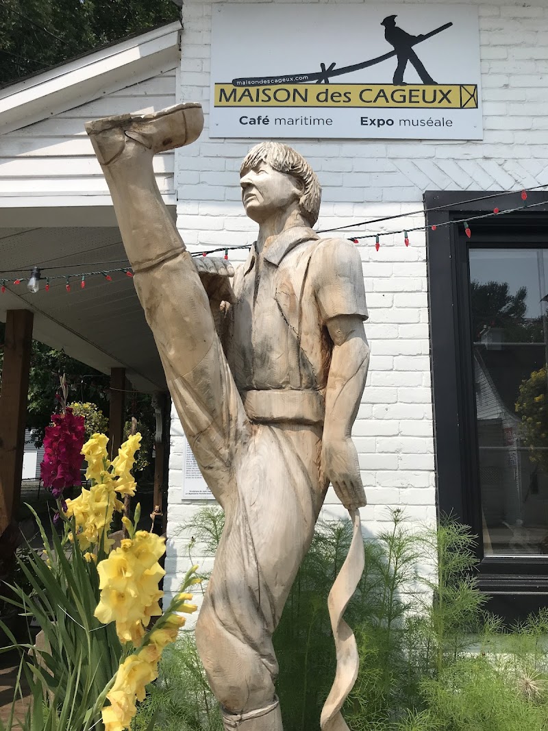 Maison des Cageux du fleuve Saint-Laurent & Café maritime [Raftsmen House of St-Lawrence River & Maritime Cafe] photo 3