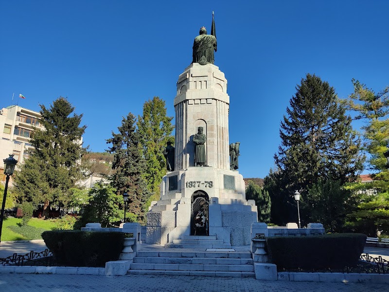 Паметник Майка България