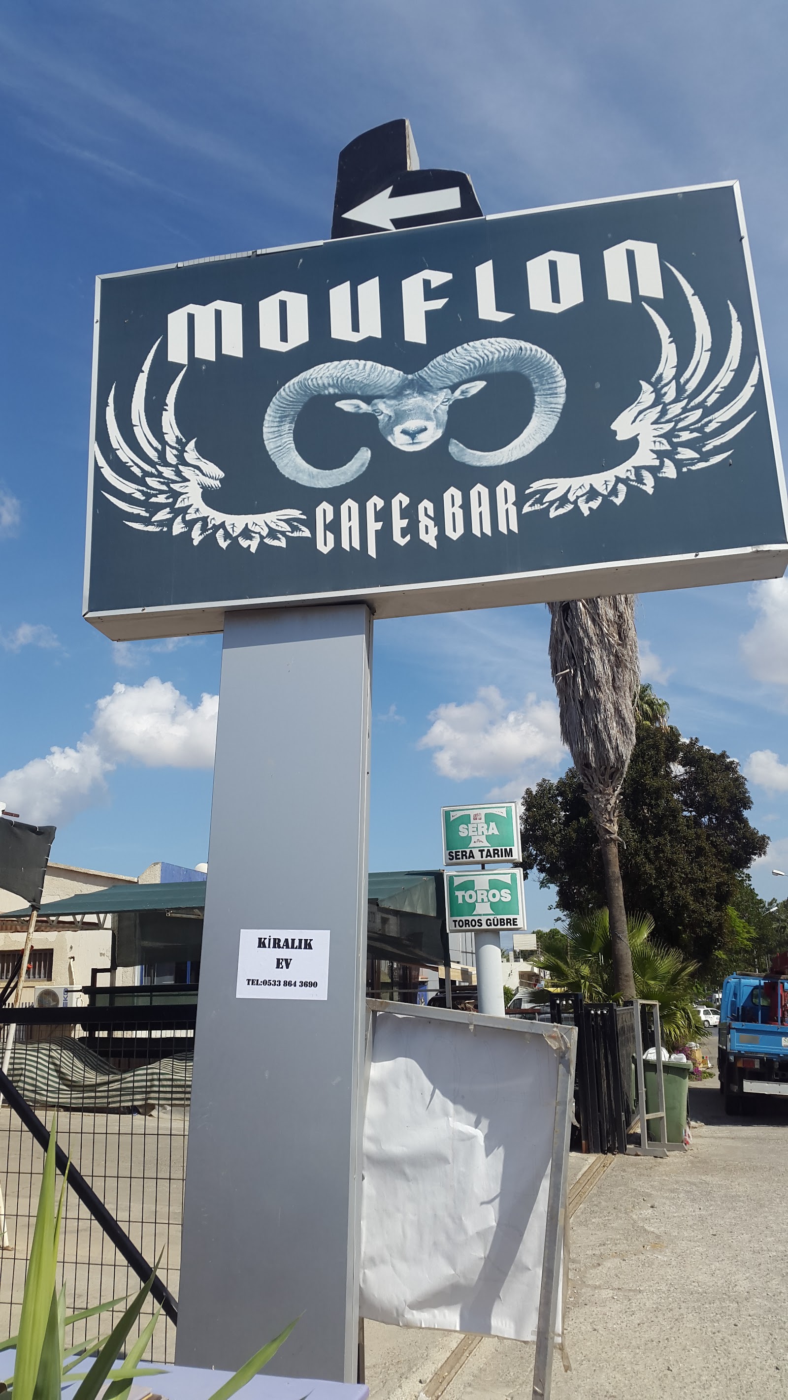 Mouflon Cafe&Bar mekanı