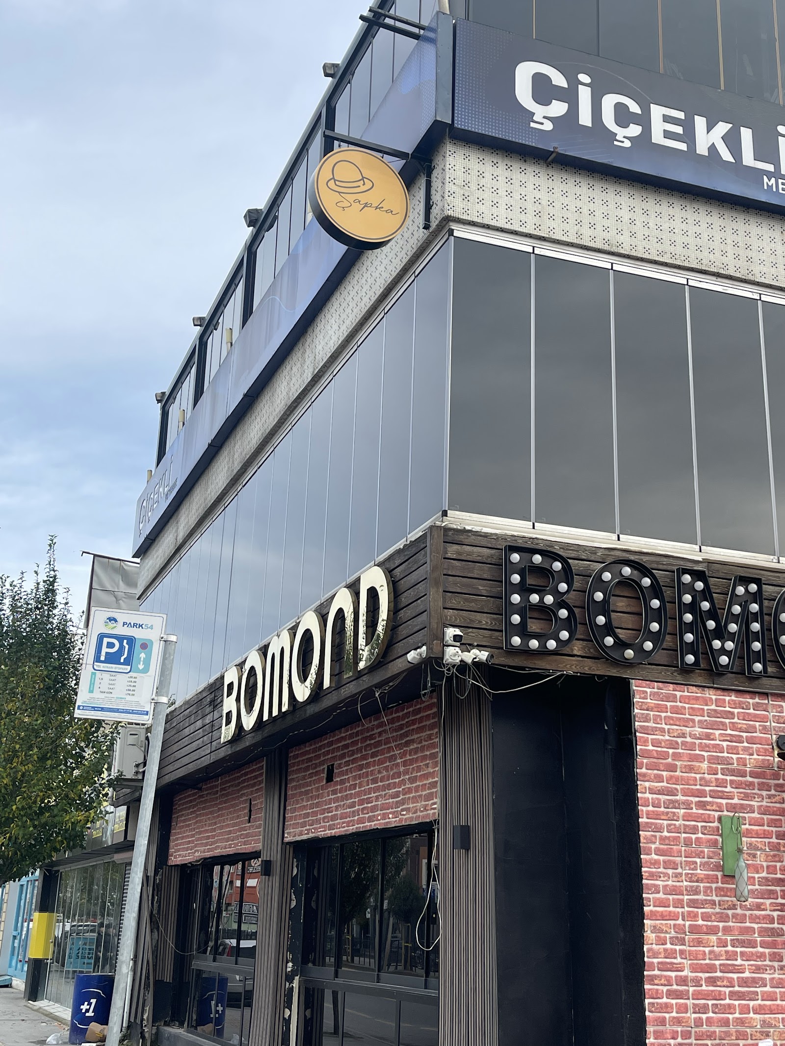 Şapka Pub mekanı
