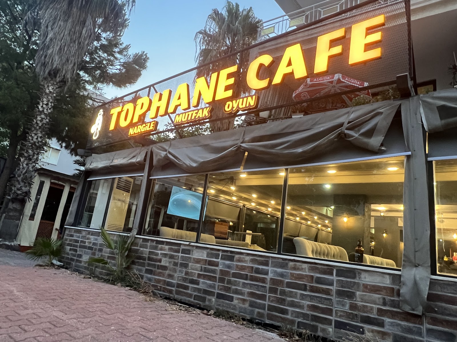 Antalya Nargile Tophane Coffee mekanı