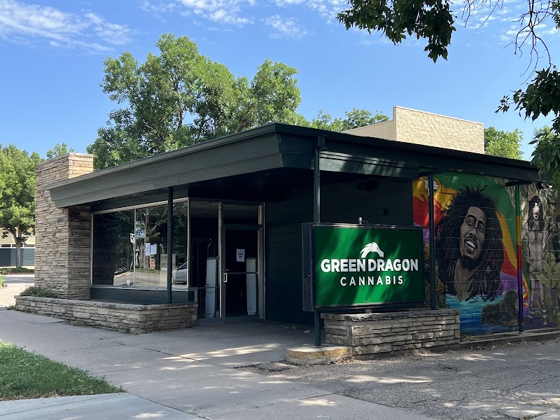 Video tour of Every Day Weed retail environment