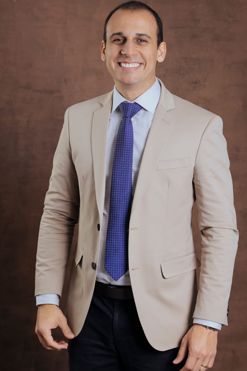 Dr. Thiago Lucena | Bucomaxilofacial | Implante dentário Zigomático | Siso | Estomatologia | Bradesco Saúde | Duque de Caxias - foto 3