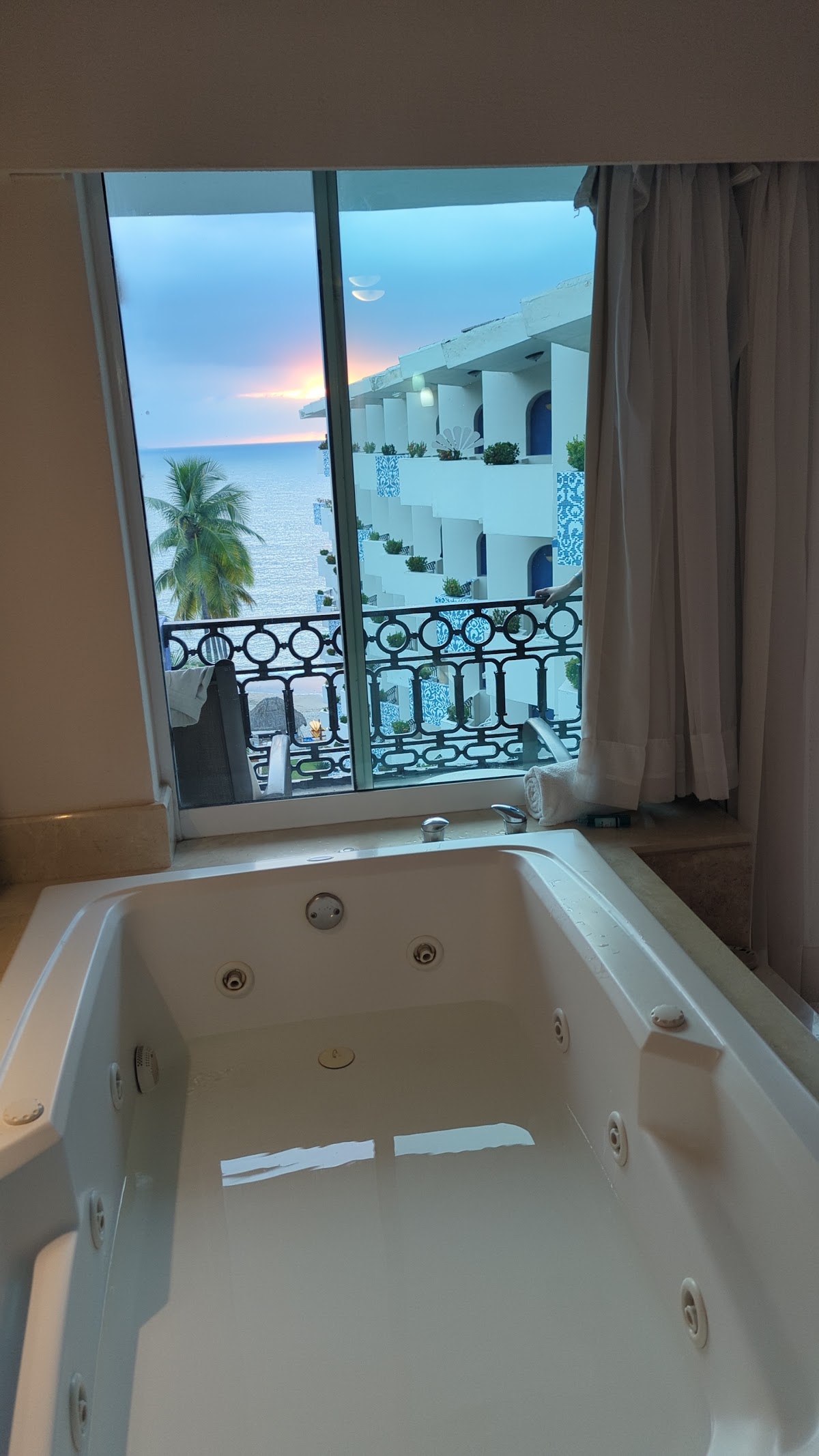 Crown Paradise Golden Resort Puerto Vallarta