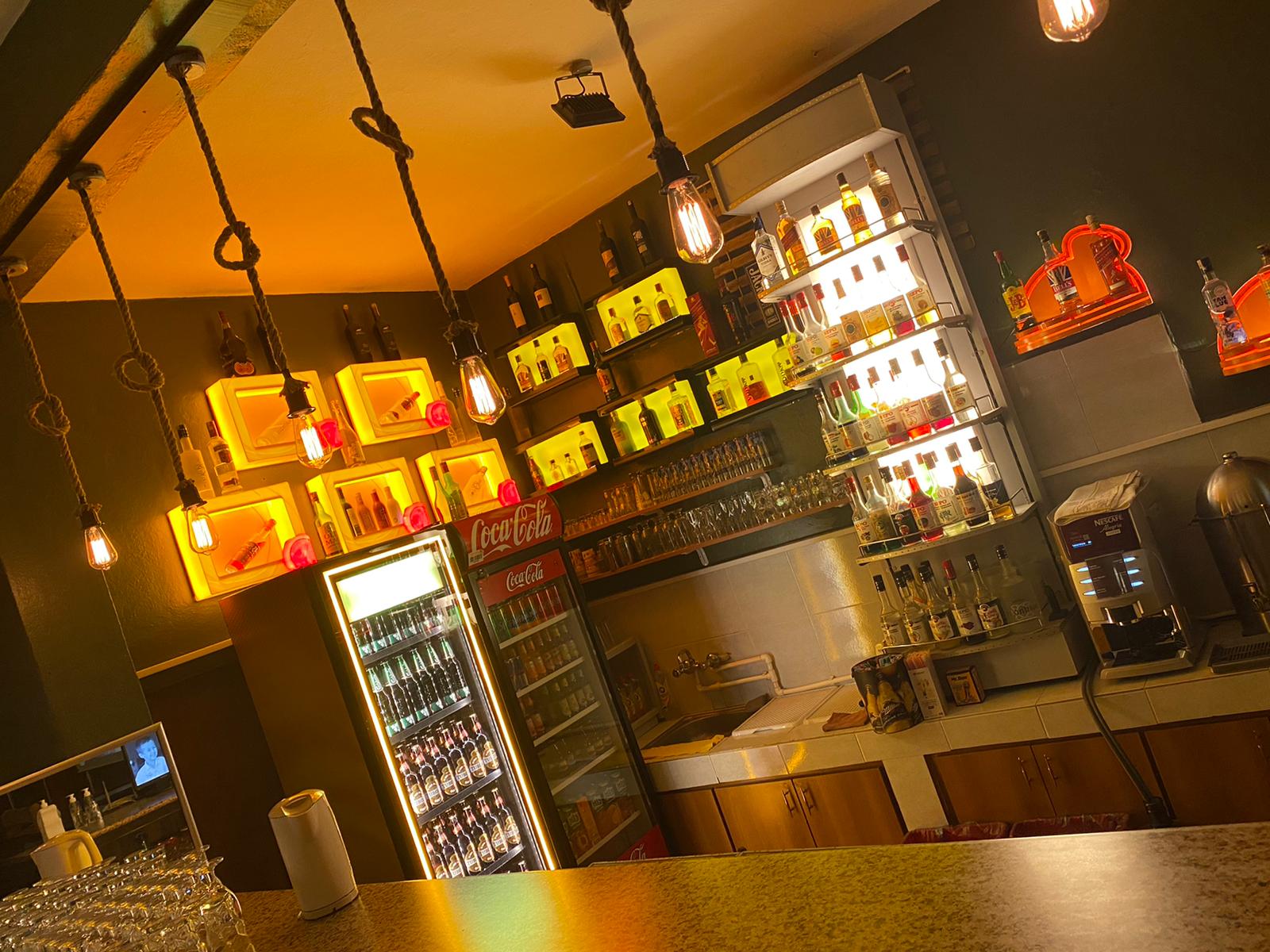 Metro Cafe & Bar mekanı