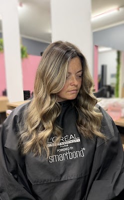 Sandra's Hair Space photo 2