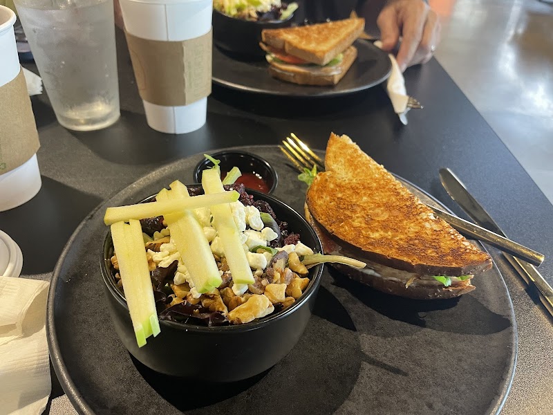 Earthworks Cafe & Lounge photo 2