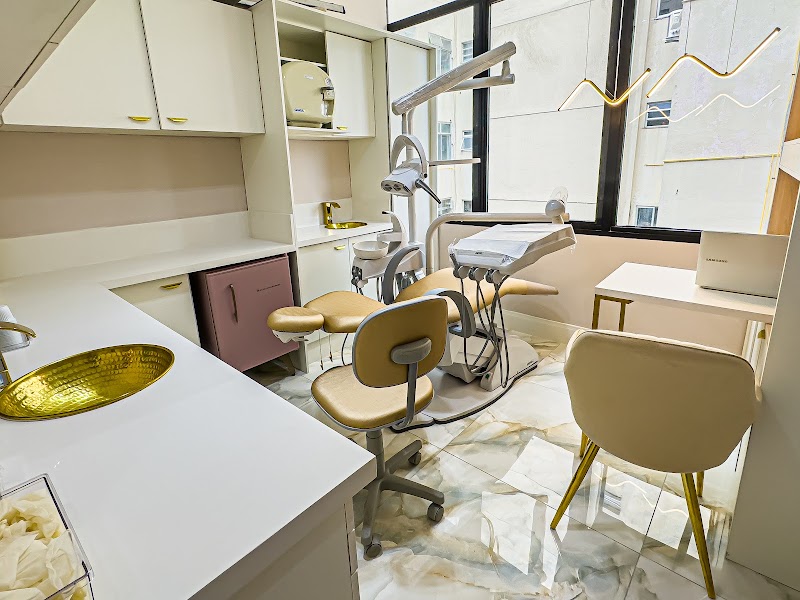 Dentista Dra. Jéssica Morais | Clínica Odontológica | Lente de Resina | Faceta | Invisalign | Ortodontia | Limpeza | Botafogo - foto 1