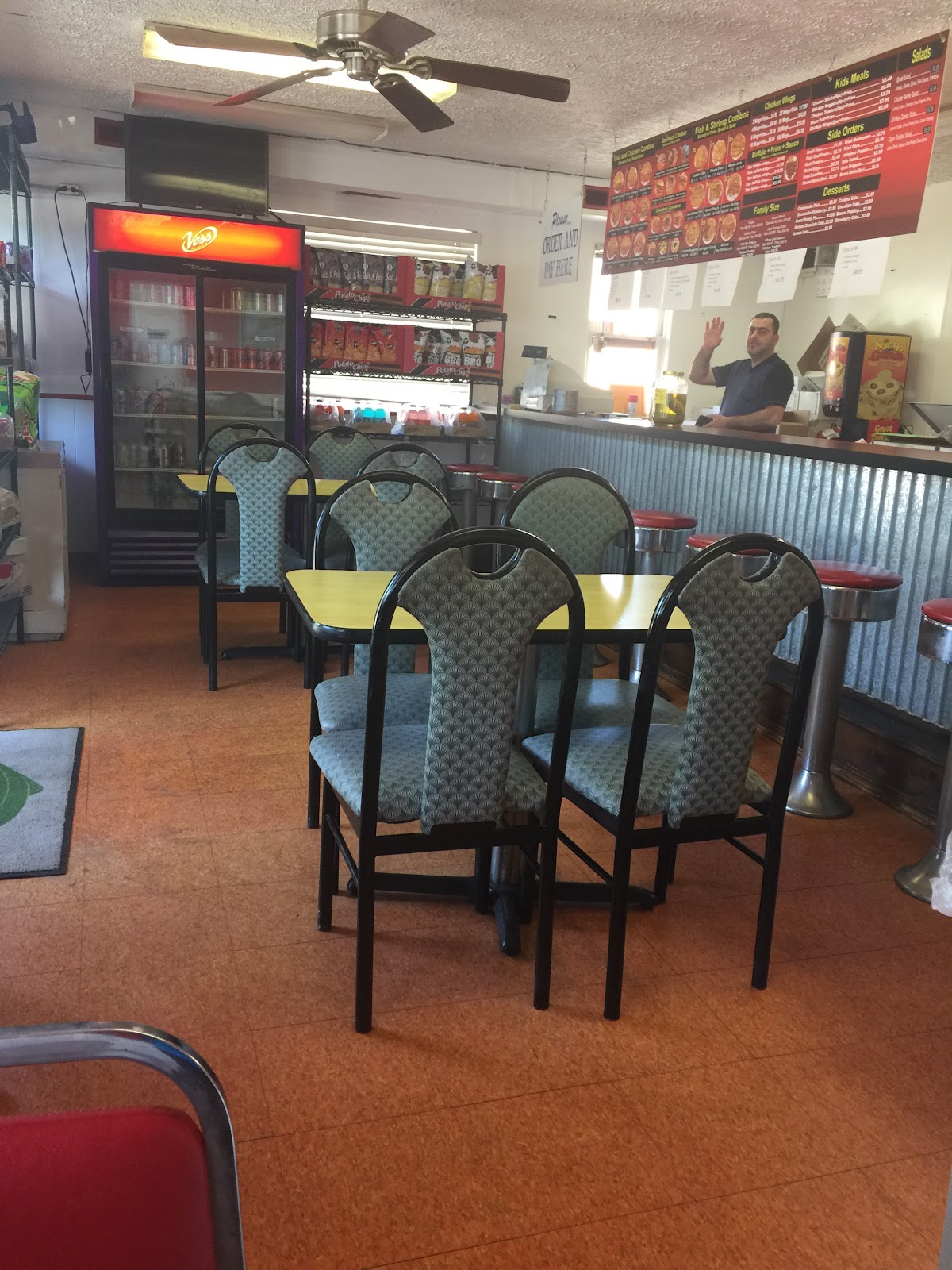 Pop’s Fish & Chicken ,convenience and vape store. photo 4