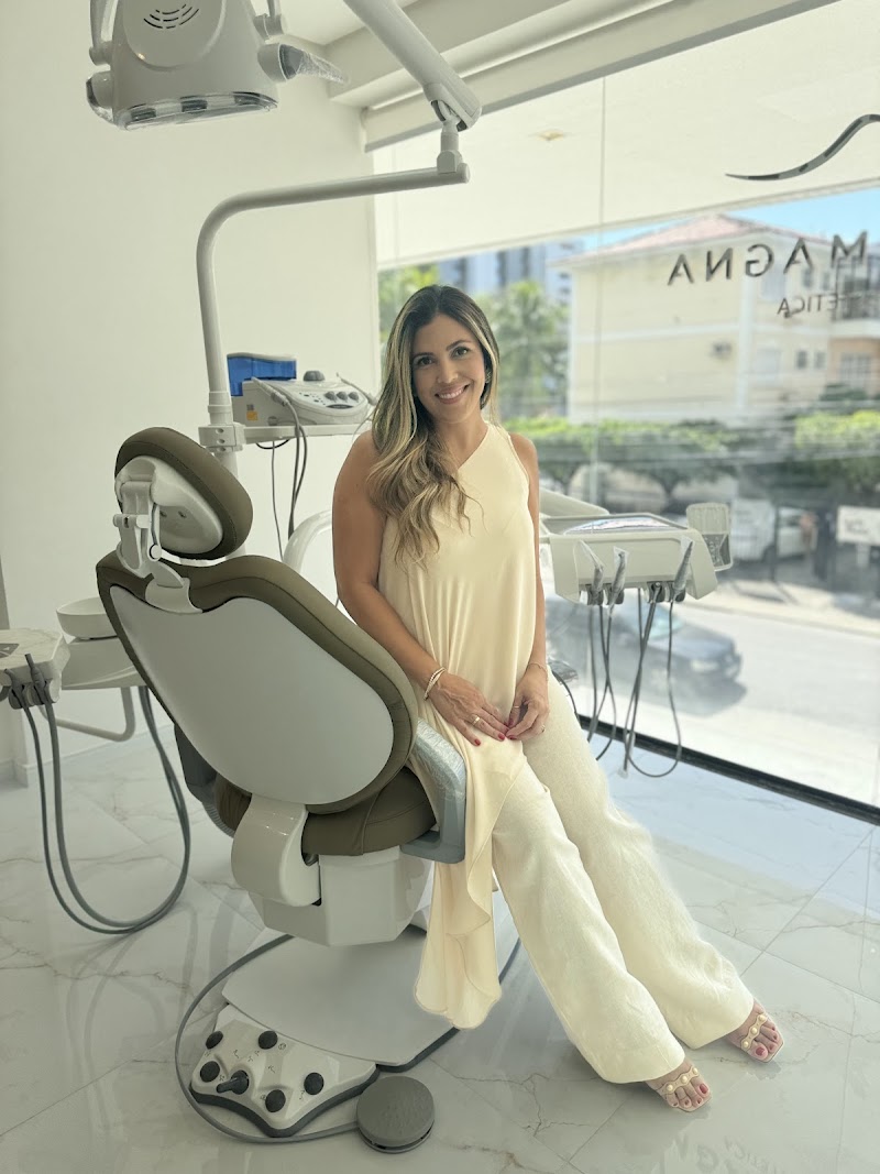 Dra. Marcela Magna | Dentista | Ortodontista | Invisalign Doctor | Referência em Clareamento Dental | Maceió - foto 2