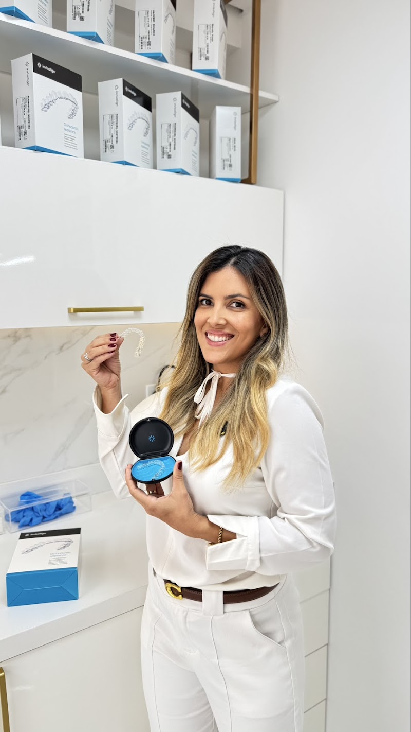 Dra. Marcela Magna | Dentista | Ortodontista | Invisalign Doctor | Referência em Clareamento Dental | Maceió - foto 5