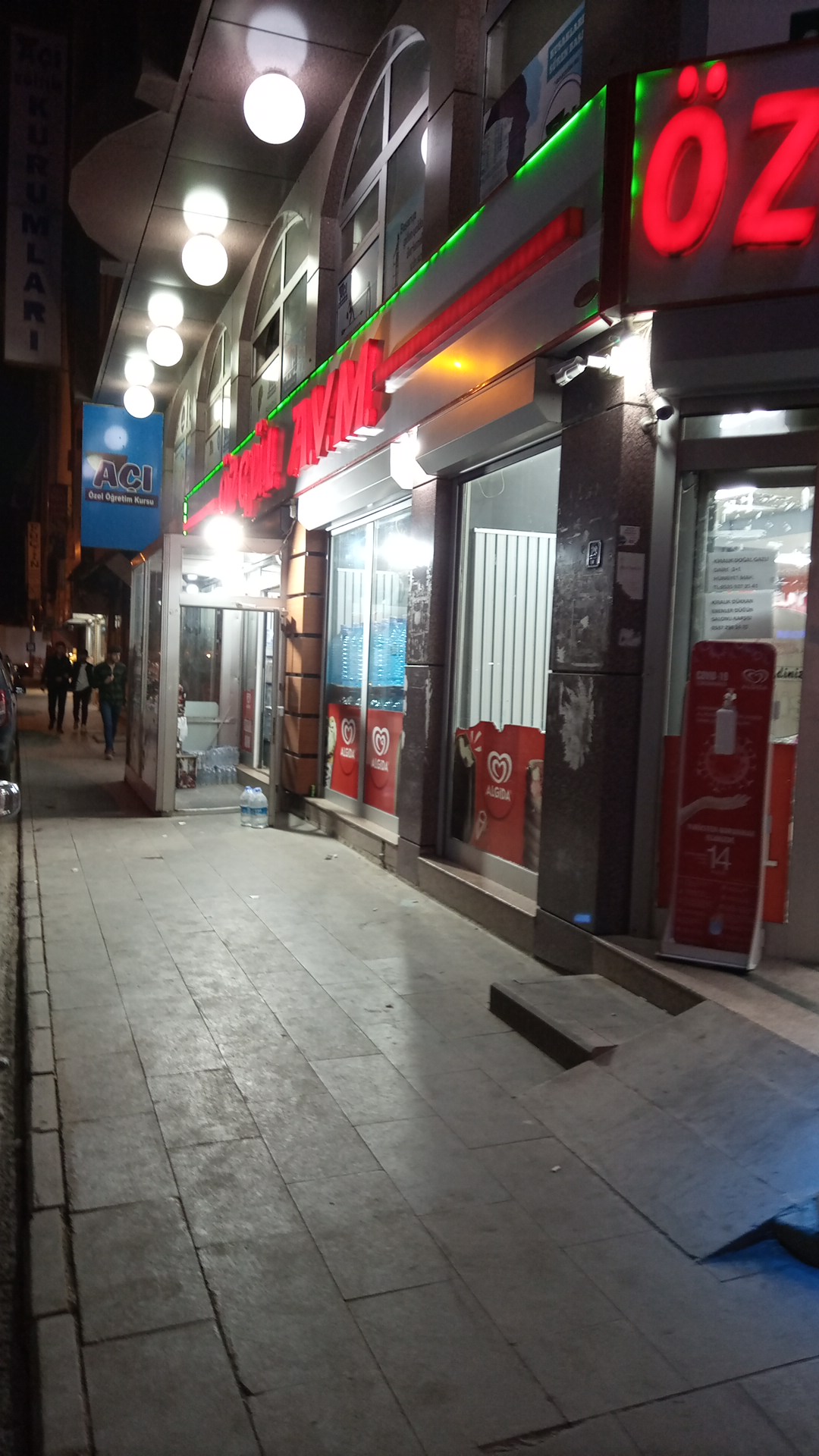 Özgül Avm mekanı