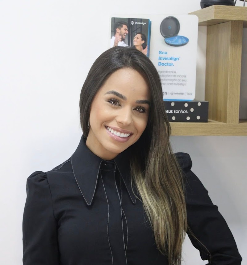 Dra. Manuela Oliveira, Dentista Taquara Rj - Invisalign - Implante Dentário