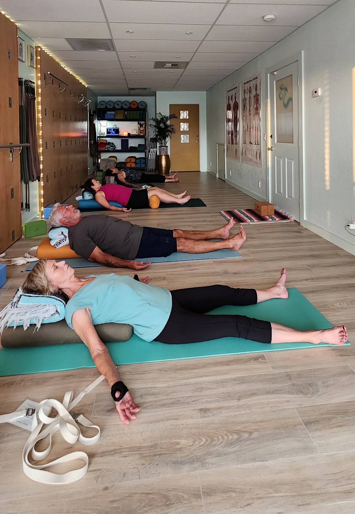 StudiOm: a yoga classroom — 3