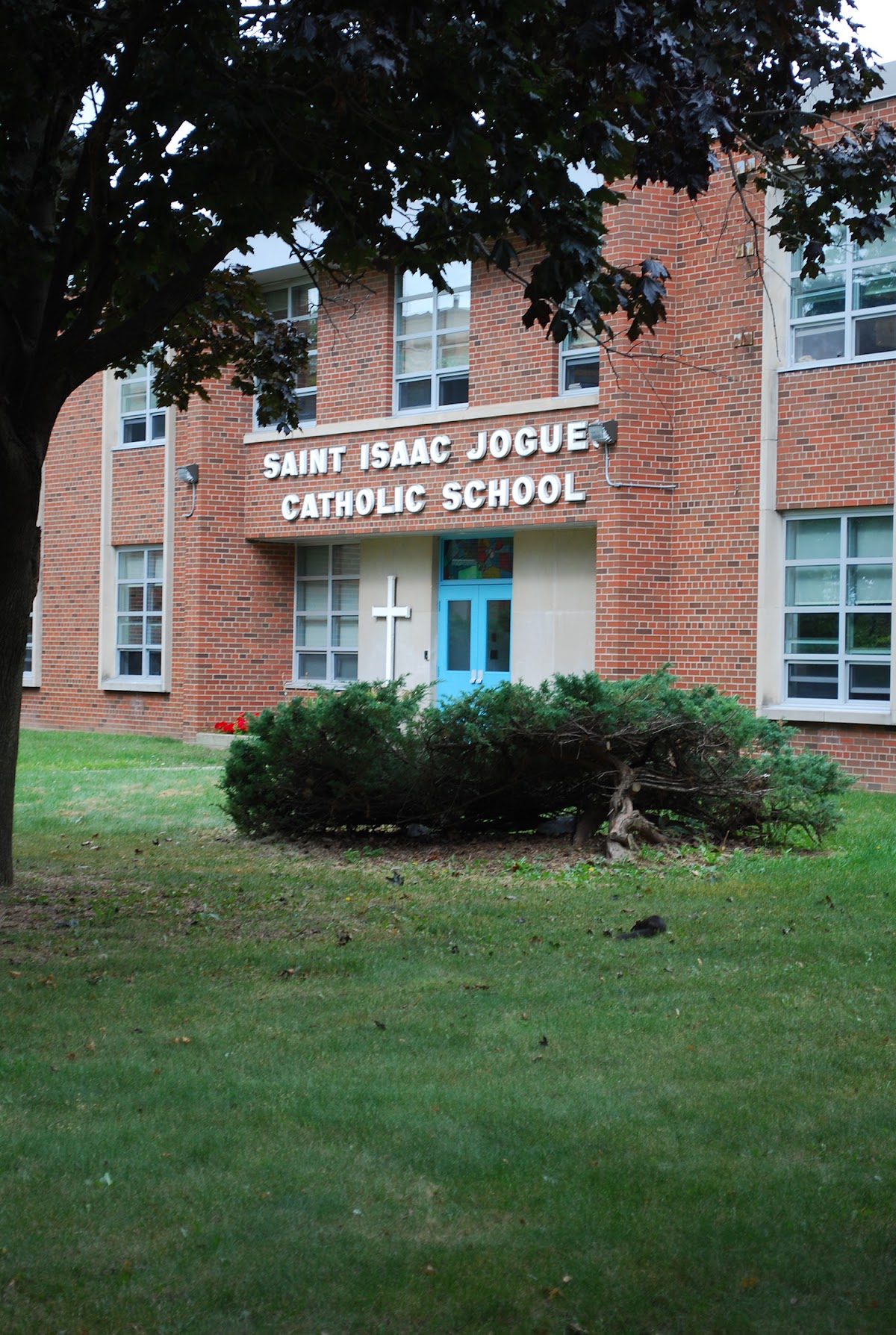 Exterior photo of Plasp St. Isaac Jogues C.S. - Tor