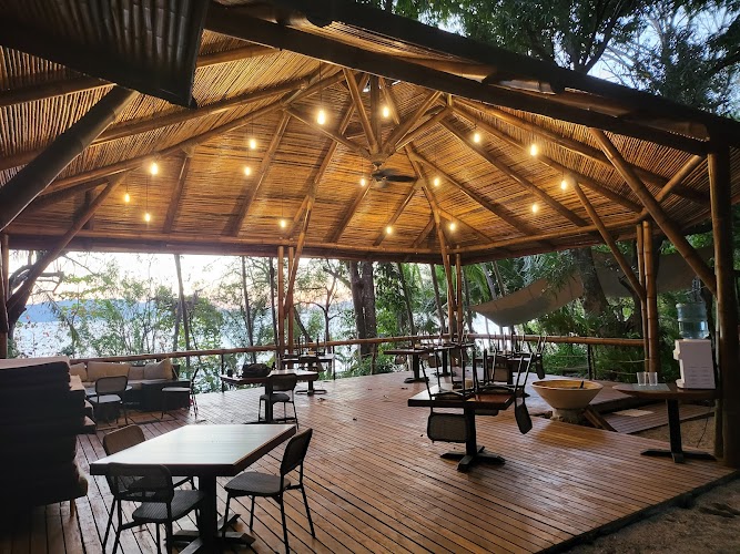 Los Vivos Beachfront Experience