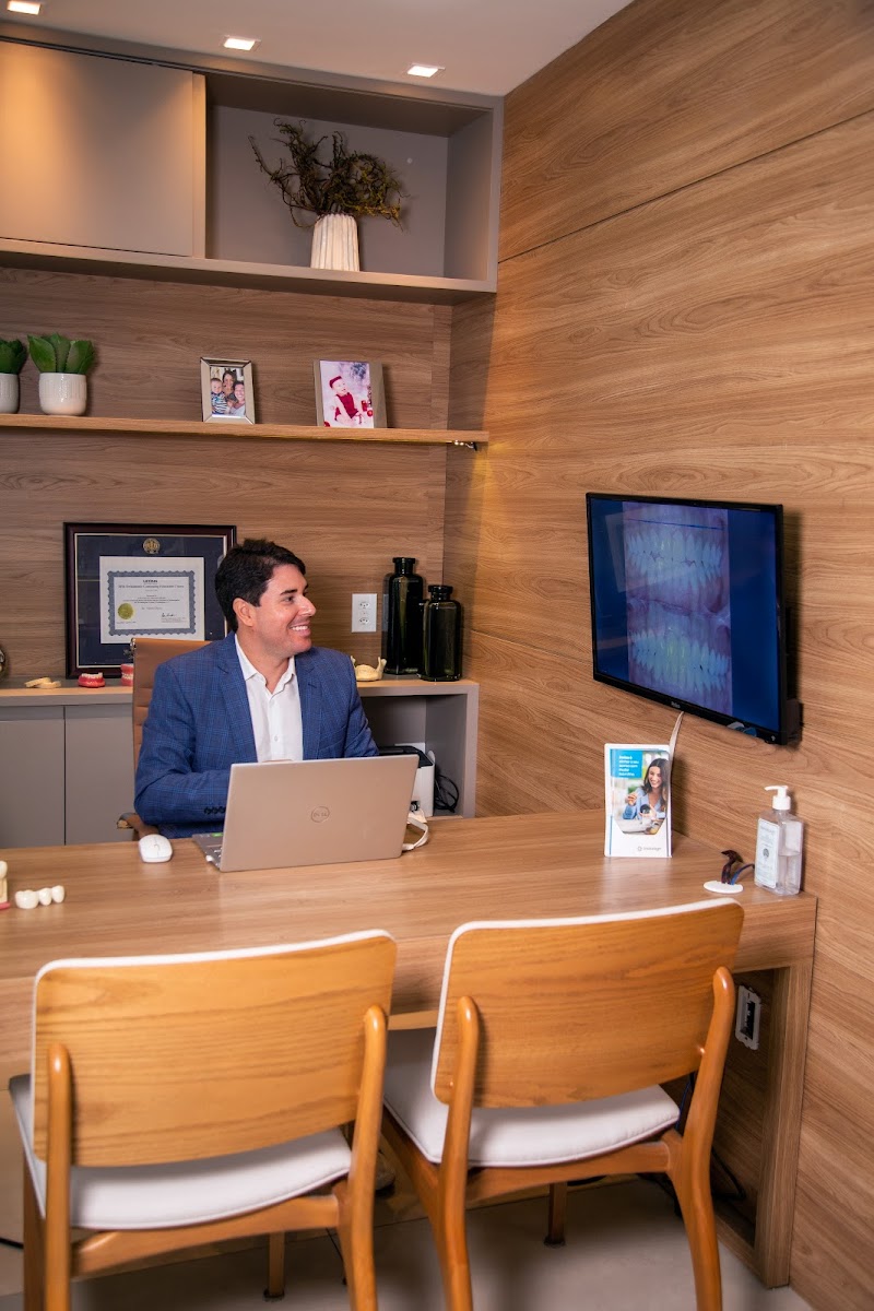 Daneu Odontologia - Alinhadores Invisíveis & Ortodontia - foto 5