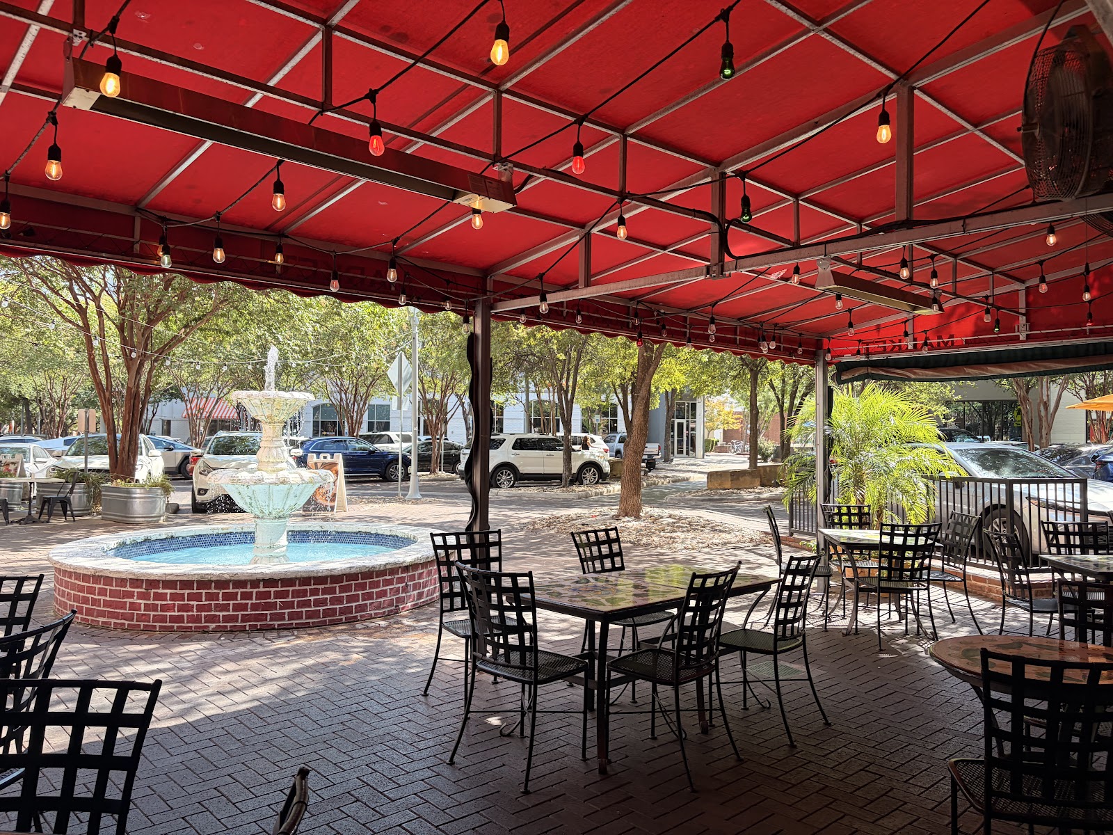 Mandola's Italian Kitchen atmosphere