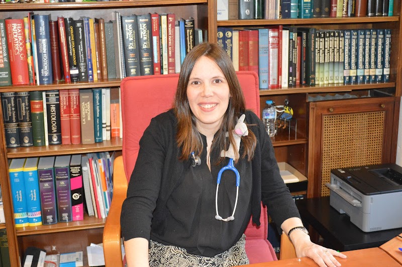Dra. Verónica Sanz Santiago, Pediatra